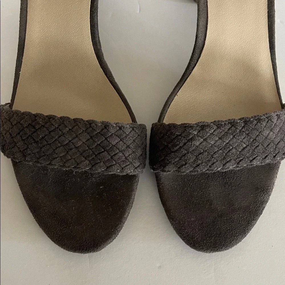 White Mountain Gray Faux Suede Block Heel Sandals‎ 7.5